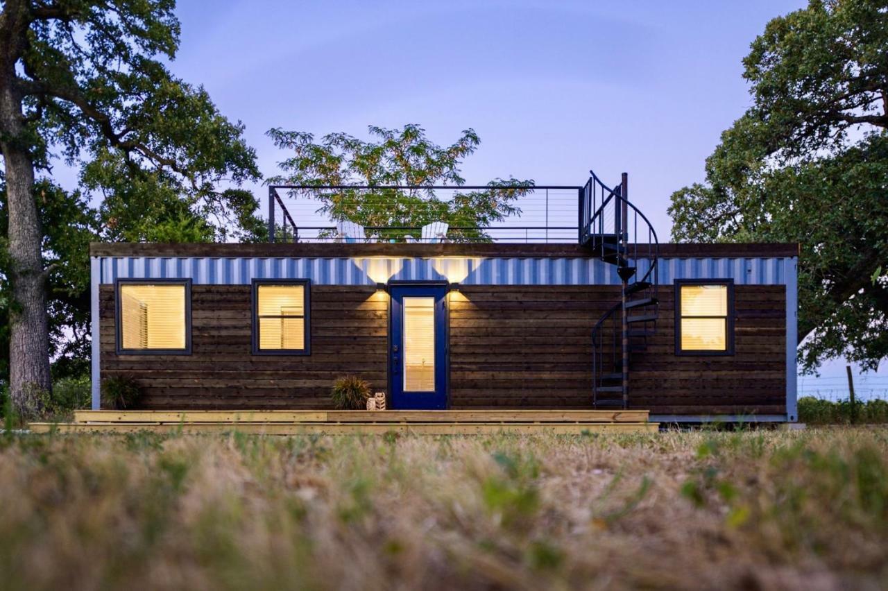 The Shoreline Container Home 12 Min To Magnolia Silos And Baylor Waco Exterior photo